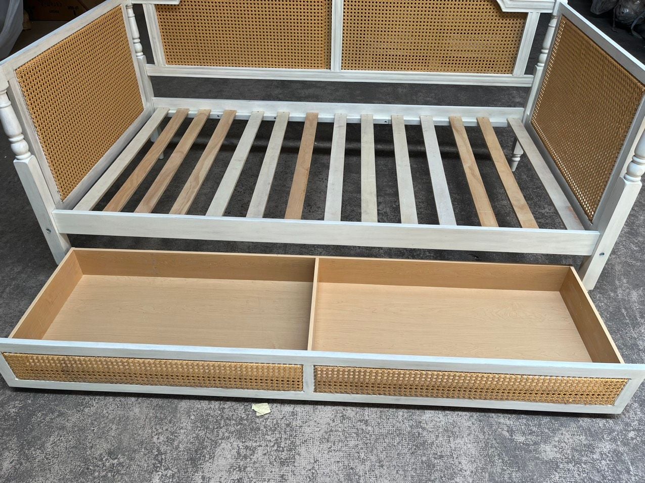  Rattan Twin/ Full Daybed With 2 Drawers 