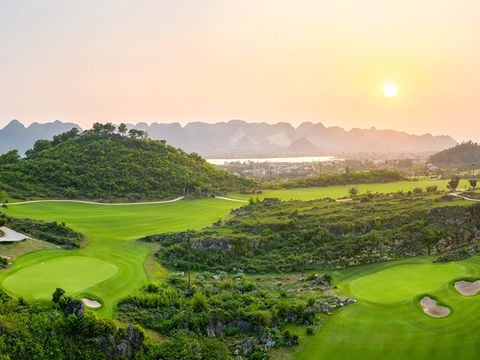  Royal Golf Course - Goda Golf 