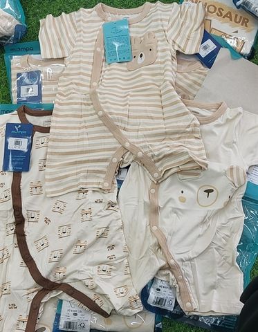 BODY CỘC TAY CÀI CHÉO IN MẶT GẤU MOMPA