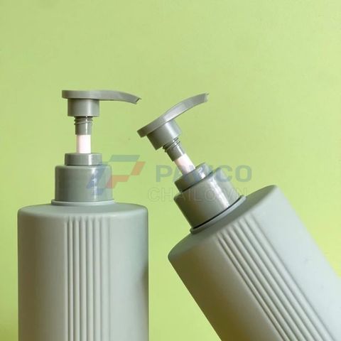 Chai đựng dầu gội sữa tắm HDPE 500ml xanh rêu dáng trụ đầu bơm