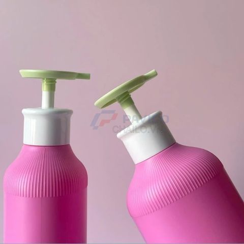 Chai nhựa hồng sọc 500ml 750ml đựng sữa tắm nắp trắng vòi bơm