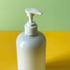 Chai tròn 300ml 500ml đựng sữa tắm thân trắng sữa nắp xanh vòi nhấn
