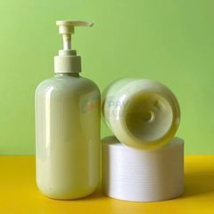 Chai tròn 300ml 500ml đựng sữa tắm thân trắng sữa nắp xanh vòi nhấn