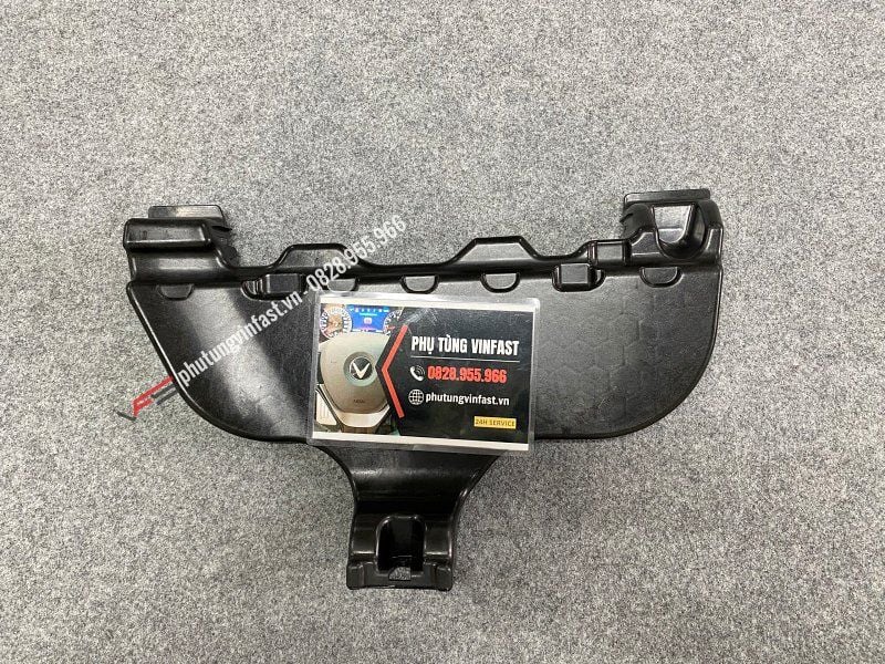 Giá đỡ tấm ốp, bên trái Vinfast Lux A - BIN10004325