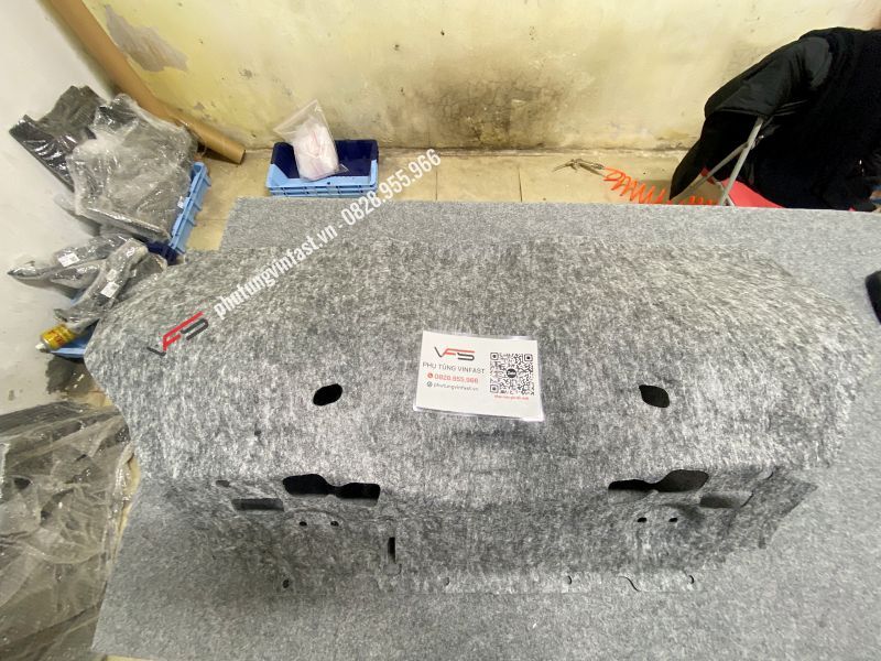 Bông tiêu âm cốp sau Vinfast Lux A - BIN100011132