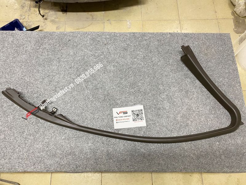 Tấm ốp làm kín khung phía trên, cửa trước trái Vinfast Lux A - BIW10011622