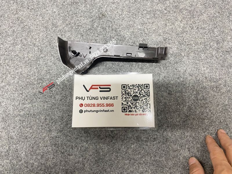Ốp tấm che gương chiếu hậu trong xe Vinfast Lux A - BIN100011127