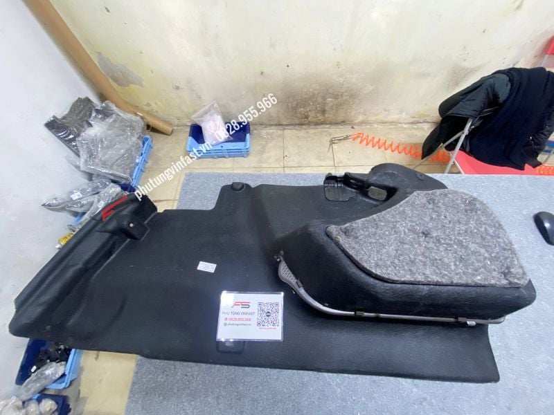 Tấm ốp khoang hành lý, bên trái Vinfast Lux A - BIN10003935