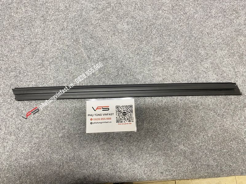 Nẹp chân kính phía trong cửa trước bên lái Vinfast Lux A - BIN100011119