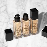  Kem nền NARS Natural Radiant Longwear Foundation 
