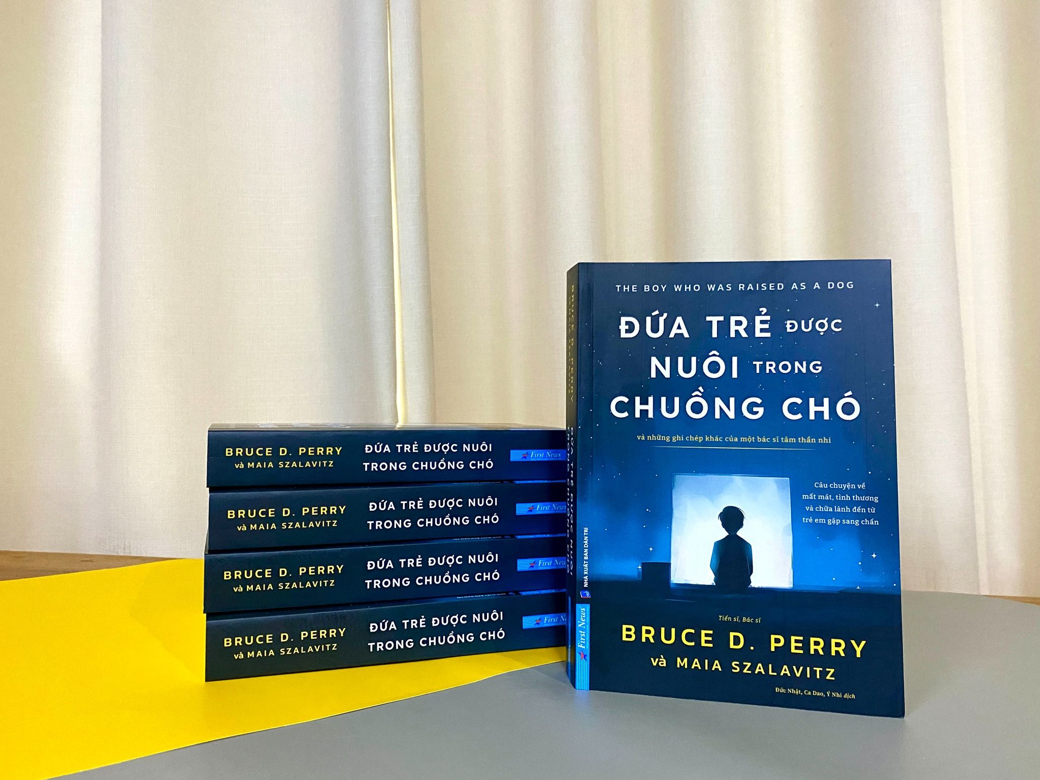  Đứa Trẻ Được Nuôi Trong Chuồng Chó 