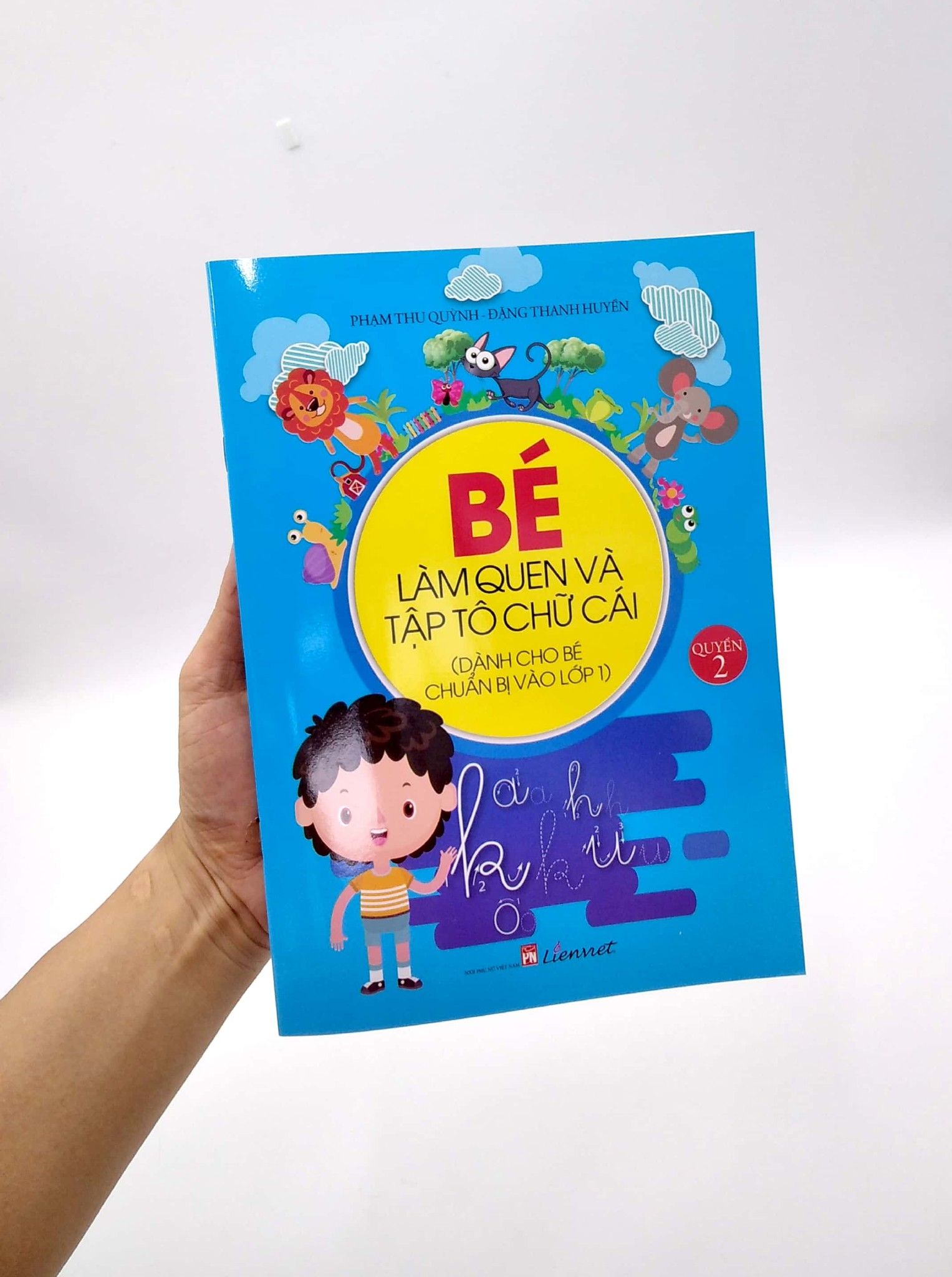  Dành Cho Bé Chuẩn Bị Vào Lớp 1- Bé Làm Quen Và Tập Tô Chữ Cái - Quyển 2 (Tái Bản 2020) 