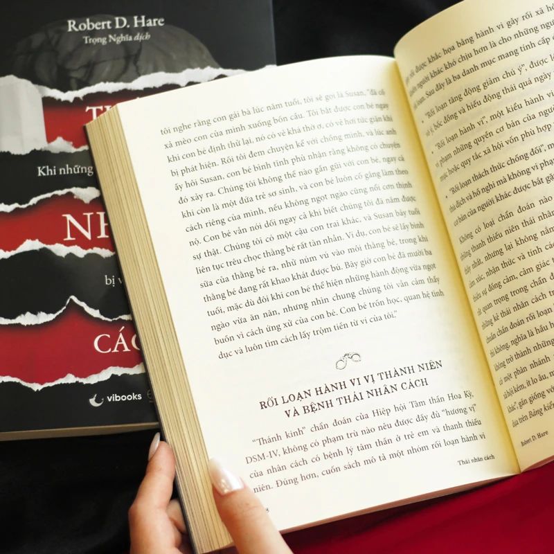  Thái Nhân Cách: Khi Những Chiếc Mặt Nạ Hoàn Hảo Bị Vỡ Vụn 