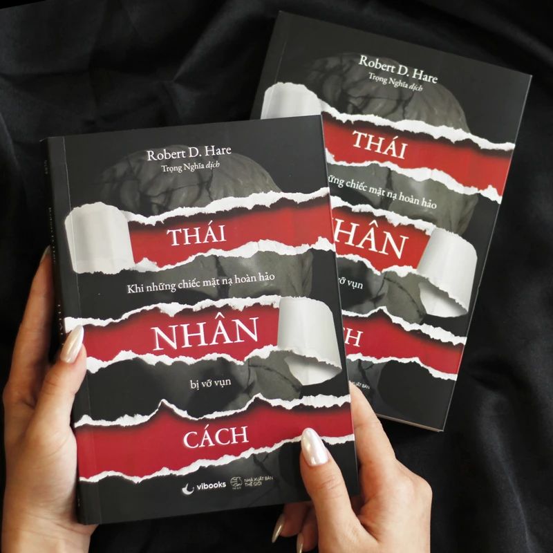  Thái Nhân Cách: Khi Những Chiếc Mặt Nạ Hoàn Hảo Bị Vỡ Vụn 