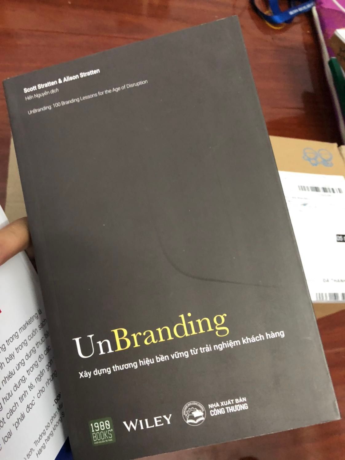 Unbranding - Xây Dựng Thương Hiệu Bền Vững Từ Trải Nghiệm Khách Hàng 