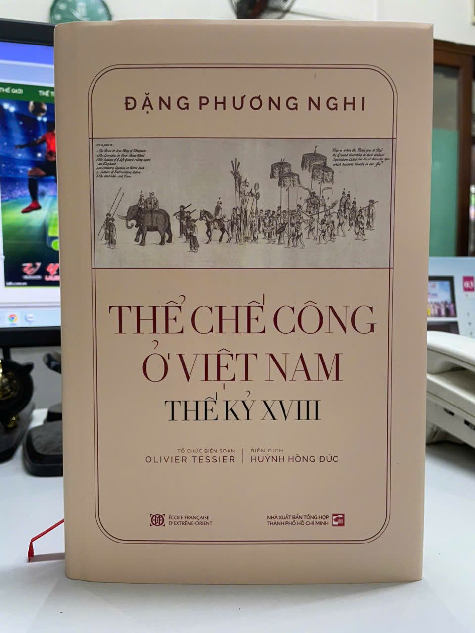  Thể Chế Công Ở Việt Nam - Thế Kỷ XVIII (Bìa Cứng) 