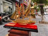  Quà tặng Mô Hình Thuyền Buồm mạ vàng 24K kích thước 42 x 54 x 16 cm 