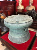  Quà Tặng Trống Đồng Đông Sơn đồng đỏ xỉn xanh giả cổ hoa văn chìm kích thước 50 x 45 cm 