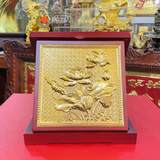  Quà Tặng Doanh Nghiệp Tranh Hoa Sen kích thước 23 x 23 cm mạ vàng 24K 