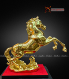  Quà Tặng Sếp Tượng Mã Đáo Thành Công dát vàng kích thước 28 x 27 cm 