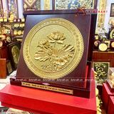  Quà Tặng Doanh Nghiệp Tranh Hoa Sen kích thước 23 x 23 cm mạ vàng 24K 