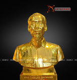  Quà Tặng Sếp Tượng Bác Hồ bằng đồng dát vàng 24K kích thước 30 x 26 x12 cm 