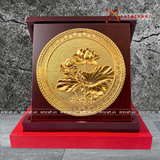  Quà Tặng Doanh Nghiệp Tranh Hoa Sen kích thước 23 x 23 cm mạ vàng 24K 