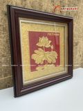  Quà Tặng Doanh Nghiệp Tranh Hoa Sen kích thước 26 x 26 cm dát vàng 