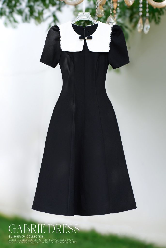 Váy đen dài cổ đắp phối ren trắng đính nơ đá YAME YV666