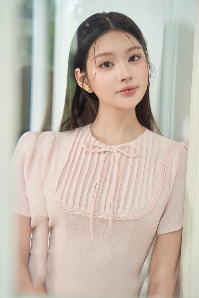 Váy nữ dài dáng xòe ngắn tay cổ tròn nhiều màu xếp ly ngực viền ren đính nơ trang trí YAME YV649