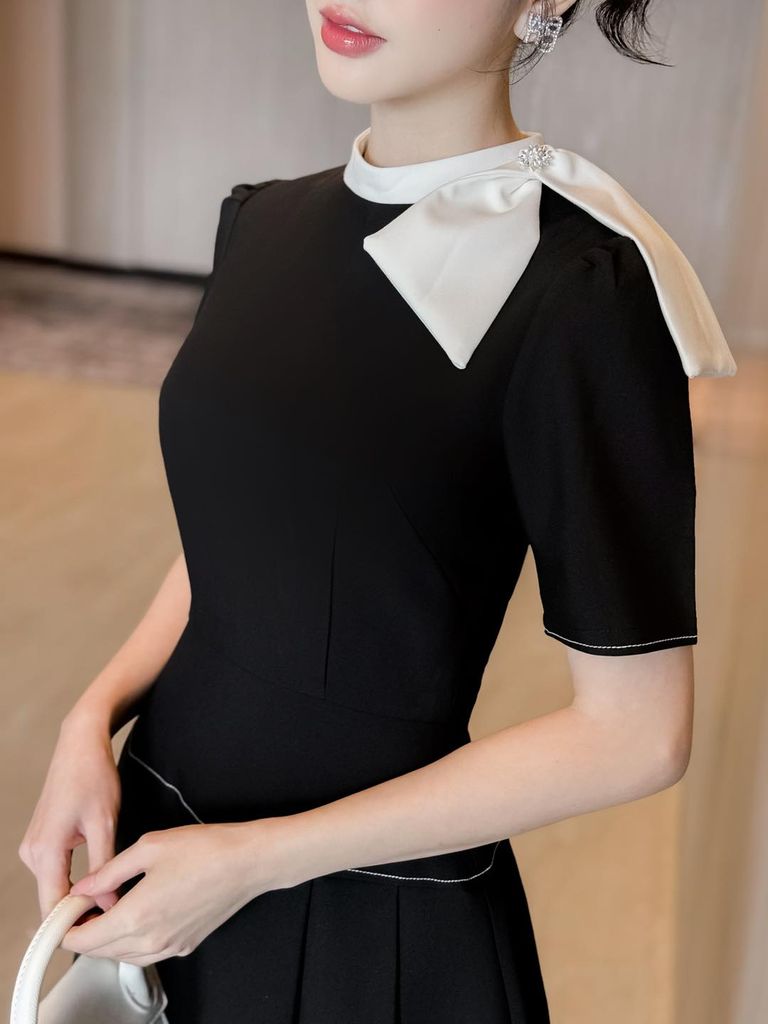 Váy nữ dáng xoè phối cổ trắng cài nơ vải tháo rời tùng trần chỉ phối YAME YV284