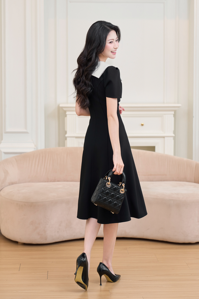 Váy đen dài cổ đắp phối ren trắng đính nơ đá YAME YV666