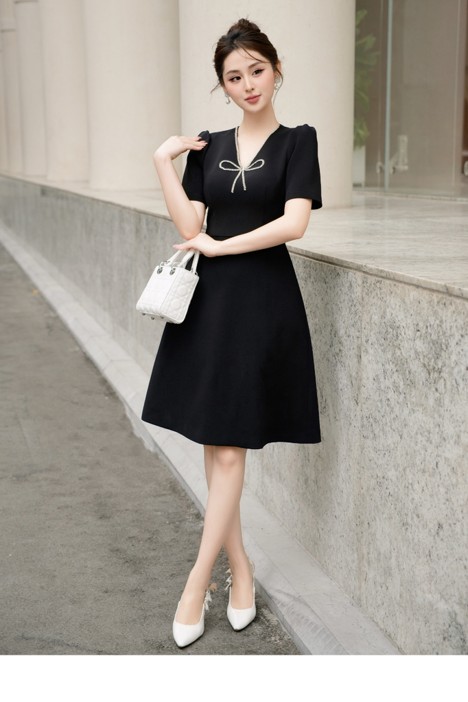 Váy nữ dáng A vải tuyết mưa đính dây kim tuyến đá hình nơ YAME YV330
