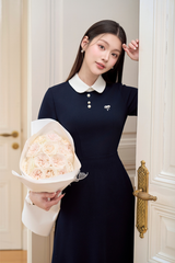 Váy nữ dáng dài cổ sen ngắn tay phối viền trắng đính cúc ngọc và nơ đá trang trí YAME YV620