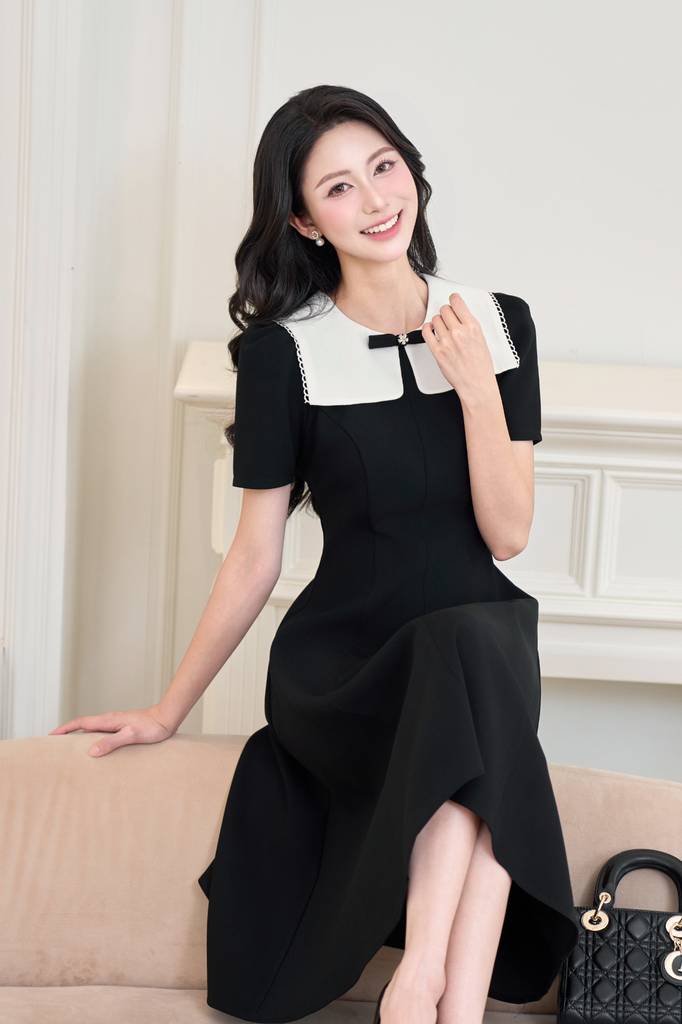 Váy đen dài cổ đắp phối ren trắng đính nơ đá YAME YV666