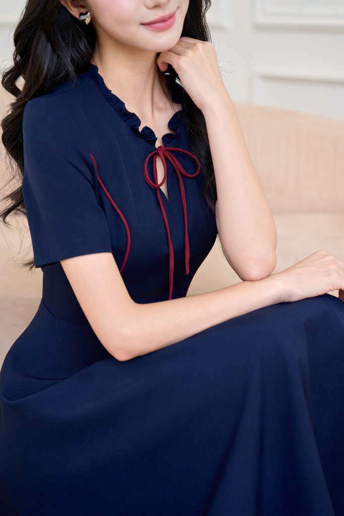 Váy dài xanh viền đỏ cổ nhún bèo thắt nơ YAME YV690