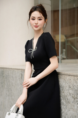 Váy nữ dáng A vải tuyết mưa đính dây kim tuyến đá hình nơ YAME YV330