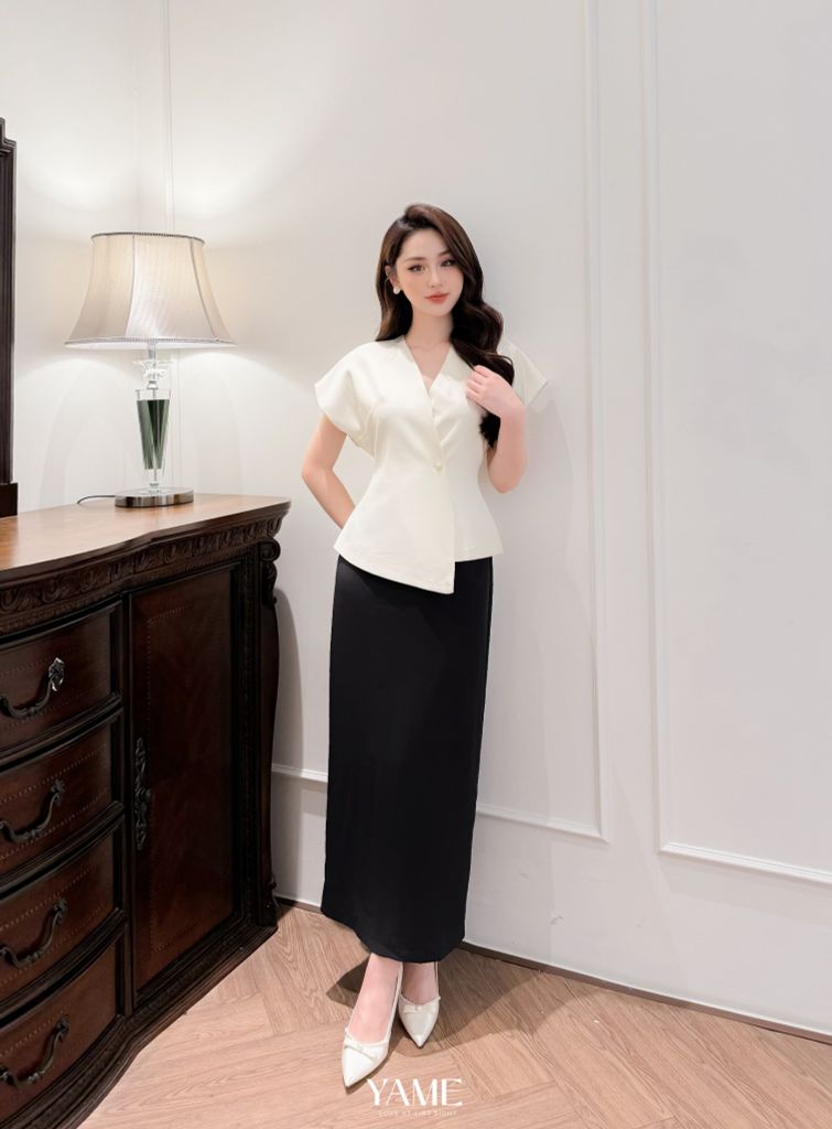 Set áo + chân vá nữ dáng peplum cổ V vạt lệch tay chờm vai màu trắng be đính cúc ngọc YAME AA182 ACV182