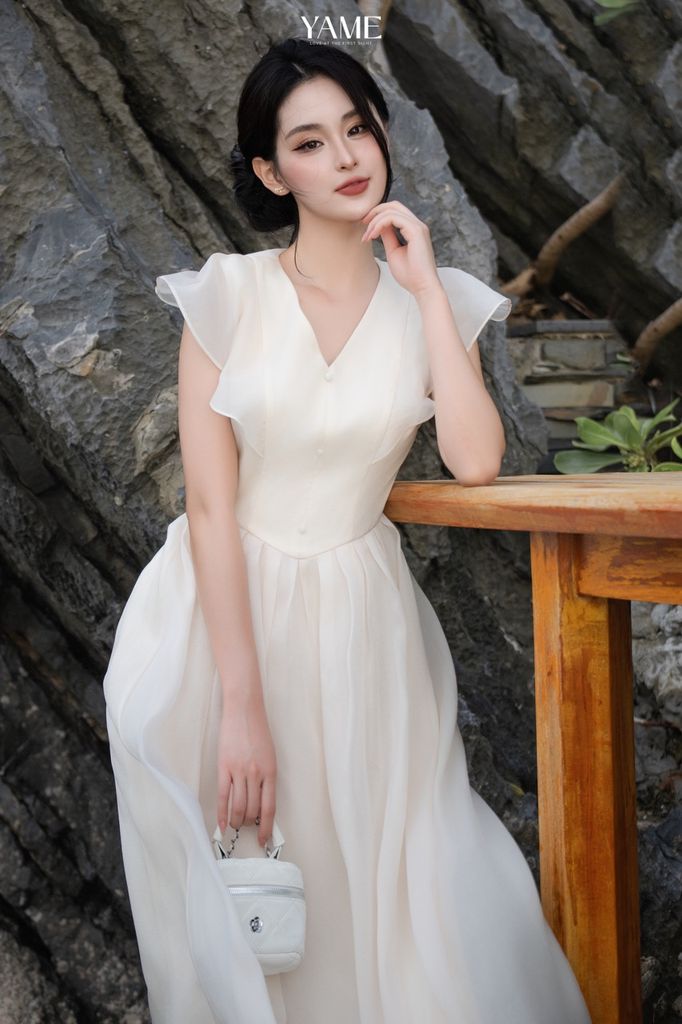 Váy nữ dáng dài vải tơ óng tay chờm cổ V đính cúc tùng xếp ly YAME YV400