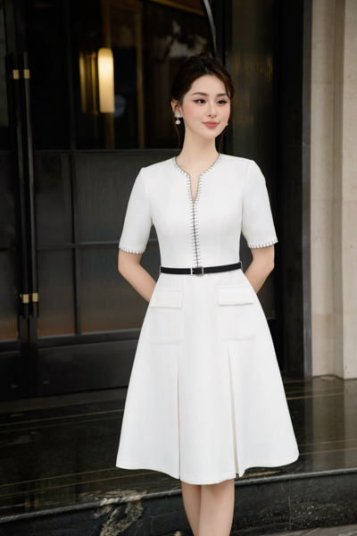 Váy nữ dáng xoè xếp ly đột chỉ phối màu kèm dây đai rời cổ khoét V túi ốp trang trí YAME YV332