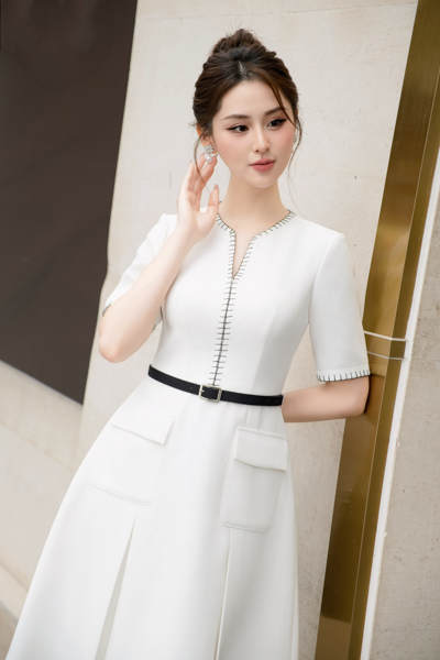 Váy nữ dáng xoè xếp ly đột chỉ phối màu kèm dây đai rời cổ khoét V túi ốp trang trí YAME YV332