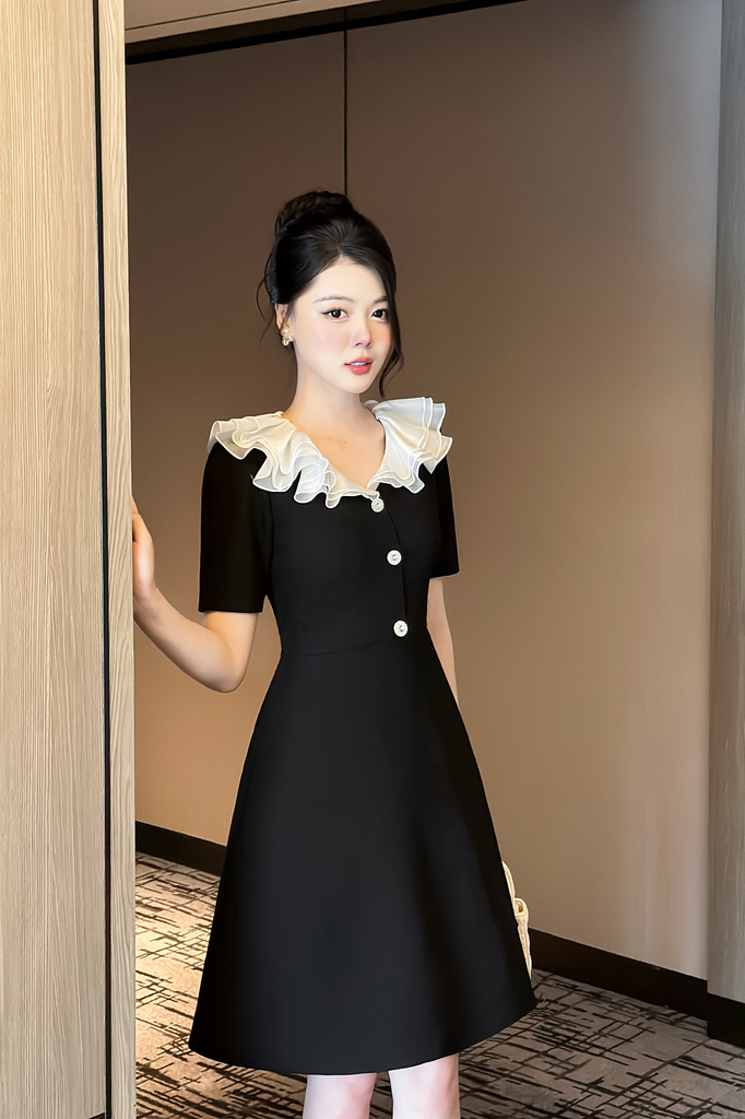 Váy nữ dáng A màu đen cổ bèo 3 lớp đính cúc đá trang trí vải tuyết mưa YAME YV350