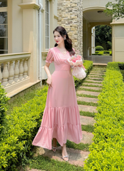 Váy nữ dáng dài maxi đi biển ôm eo xòe dưới cổ V xếp ly ngực màu hồng pastel vải chiffon YAME YV382