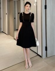 Váy nữ dáng A khoét vai đột chỉ phối màu đính nơ đá trang trí ngắn tay đen đỏ sang trọng YAME YV240