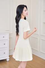 Váy xếp li tay ngắn cổ tròn đính nơ YAME YV675
