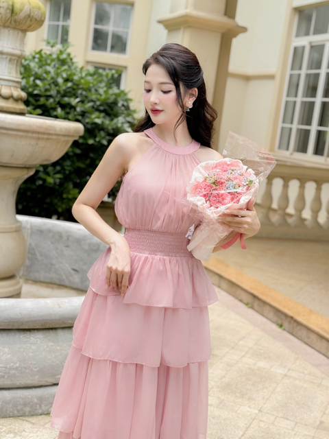 Váy nữ dáng dài cổ yếm thắt nơ xòe tầng bo chun eo vải tơ mềm màu hồng pastel YAME YV383