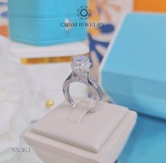 Nhẫn NN363 CHAM JEWELRY, Xoàn Hoa Chủ 6.5mm ( Barcode CN007375).
