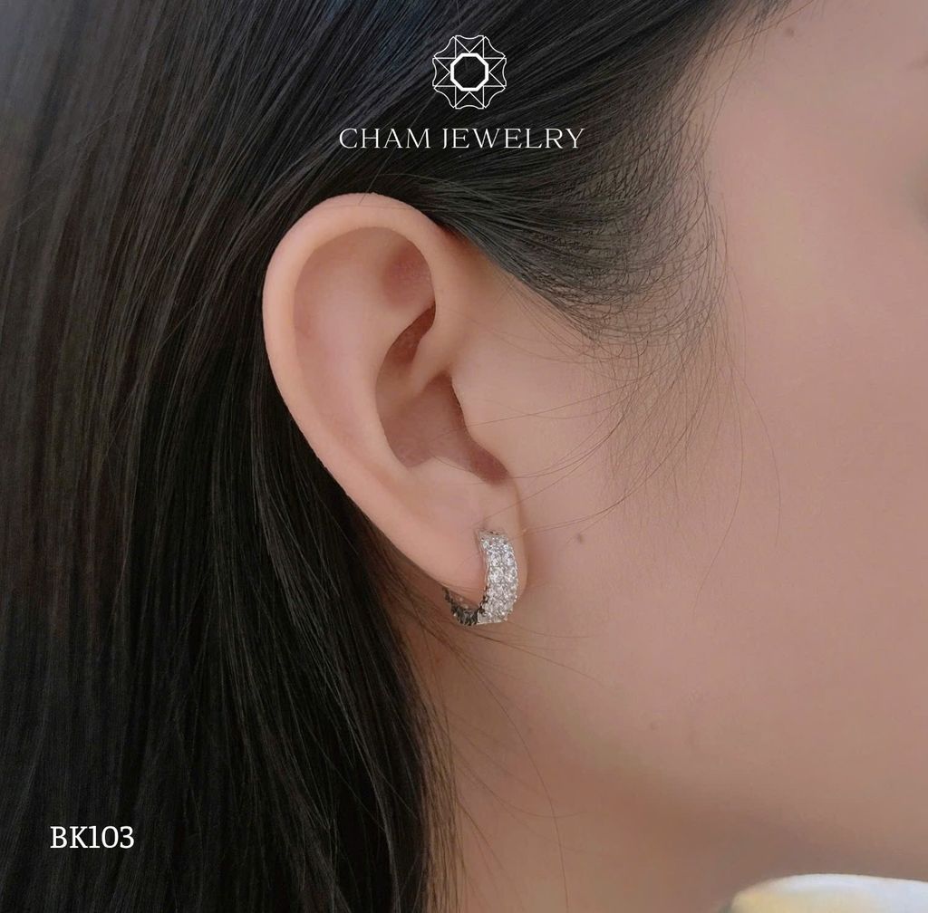 Hoa Tai BK103 CHAM JEWELRY, Bản 4.0mm (Barcode TBK230).