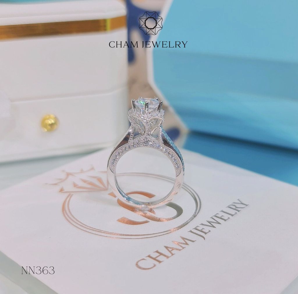 Nhẫn NN363 CHAM JEWELRY, Xoàn Hoa Chủ 6.5mm ( Barcode CN007375).