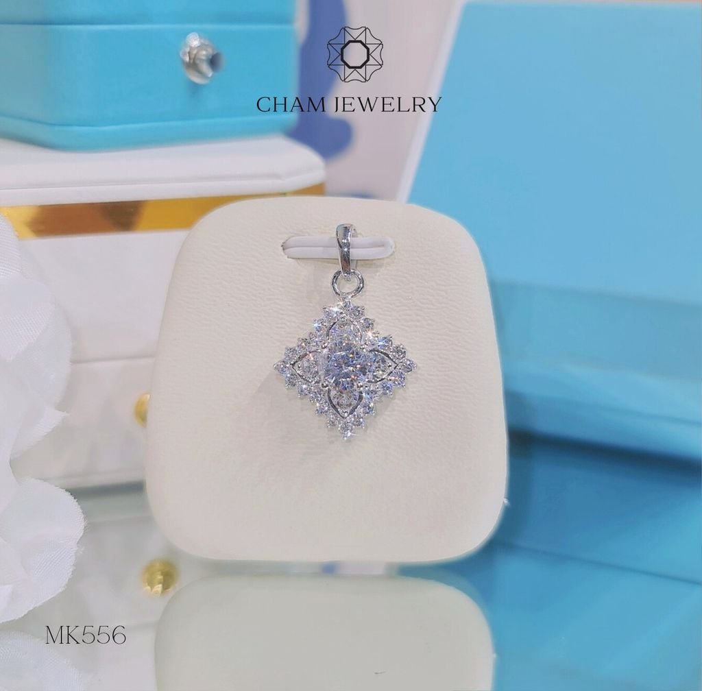 Mặt Dây Chuyền MK556 CHAM JEWELRY , Mặt Vuông Hoa Chủ 6.0mm .